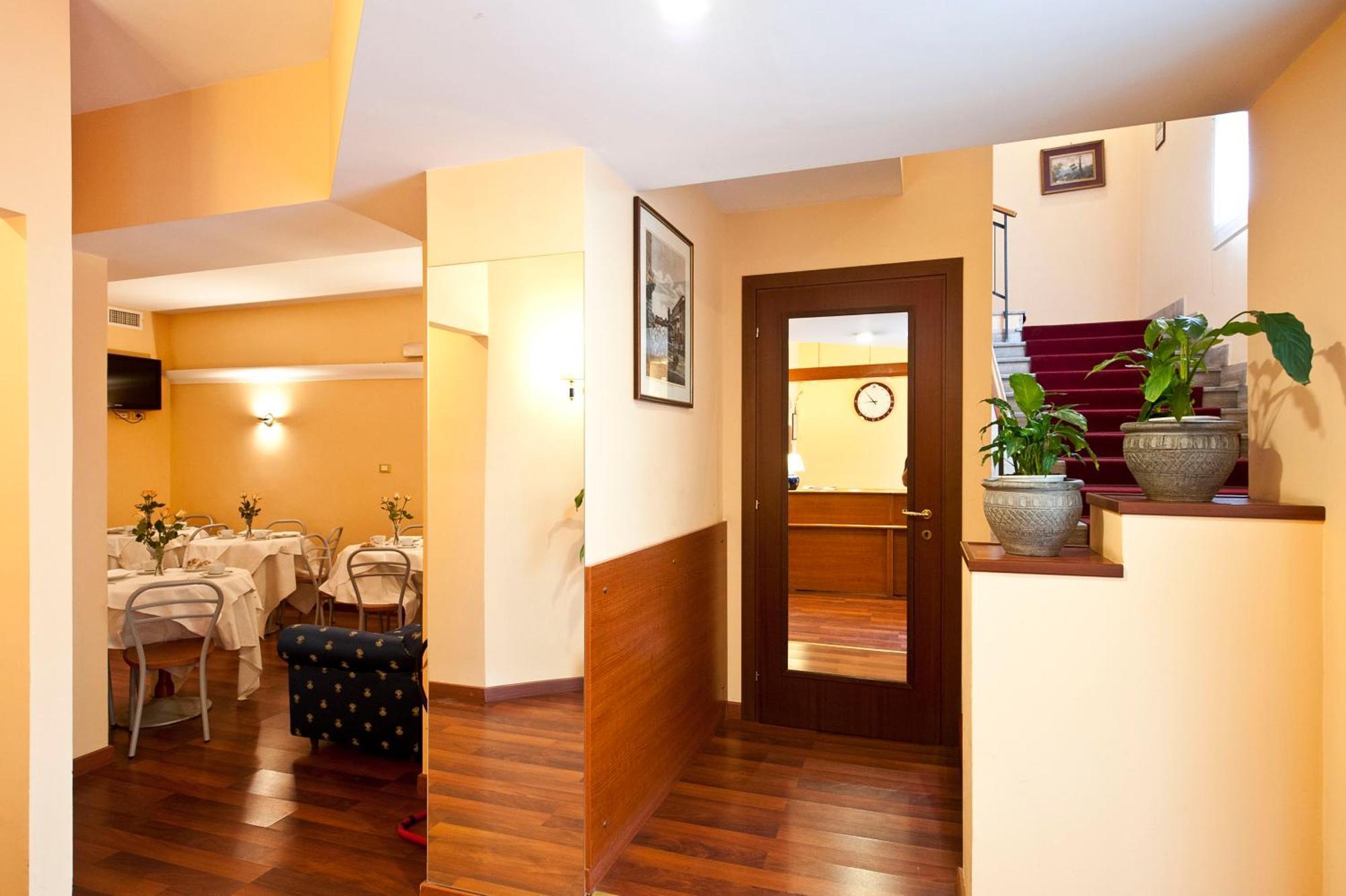 Hotel 4 Pini โรม ภายนอก รูปภาพ