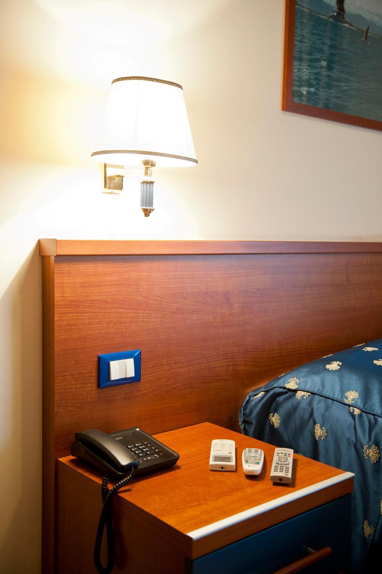Hotel 4 Pini โรม ภายนอก รูปภาพ