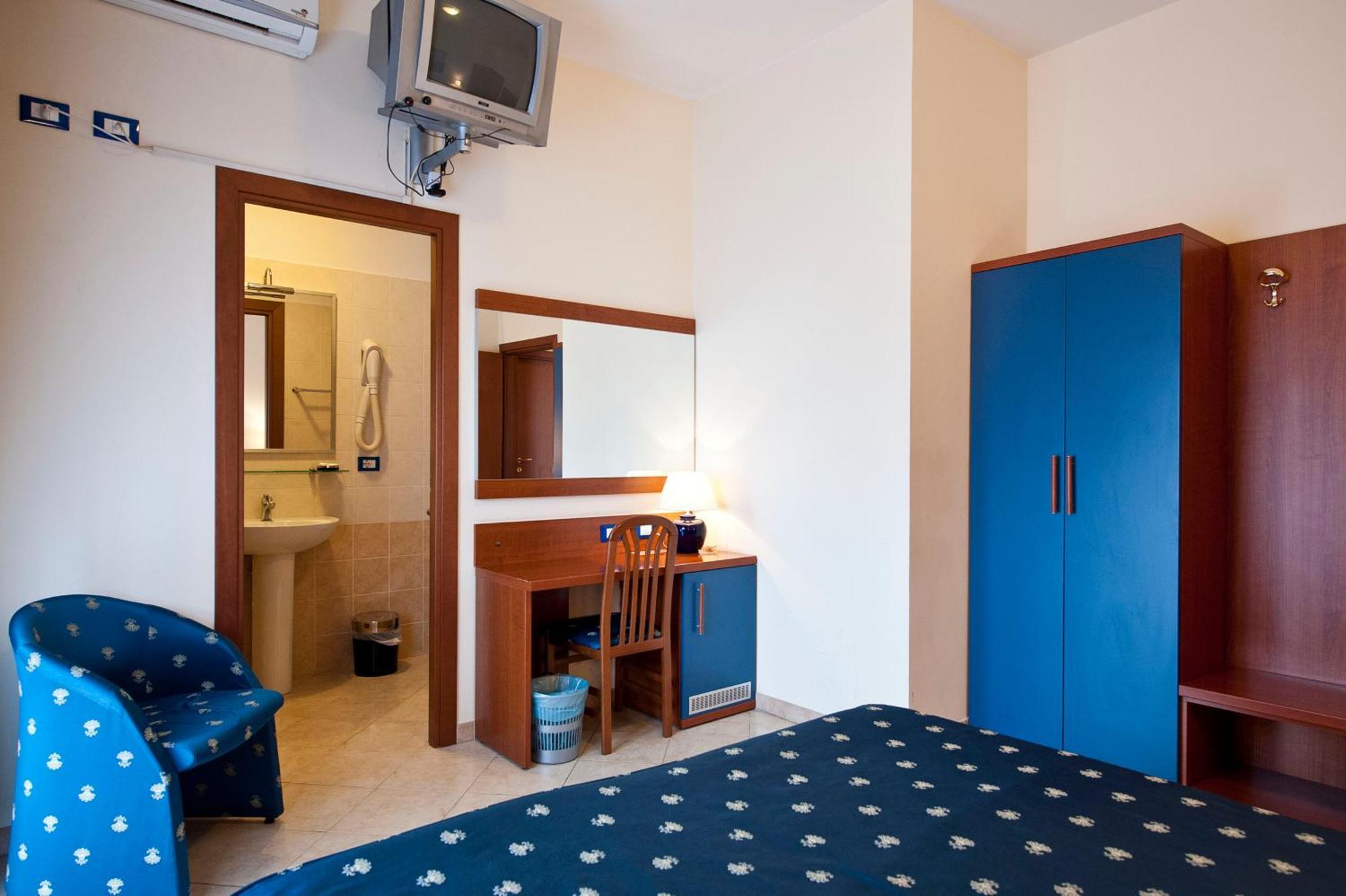 Hotel 4 Pini โรม ภายนอก รูปภาพ
